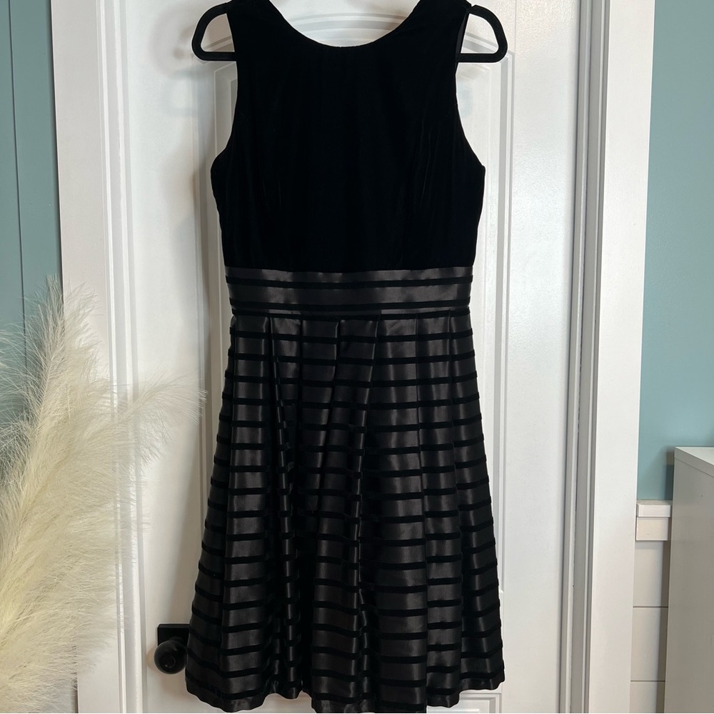 Black Velvet Vintage Pleated Skirt Peep Hole‎ Back Mini Dress. Size Small.